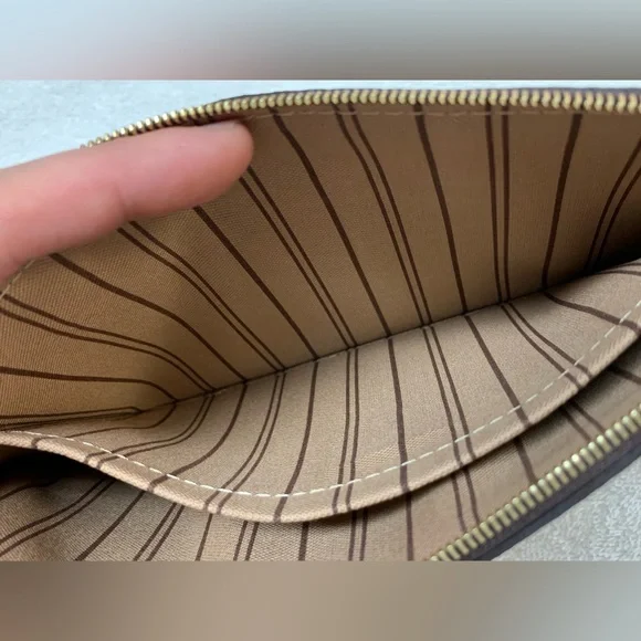 Louis Vuitton Monogram Neverfull Pochette Bag - Picture 15 of 16